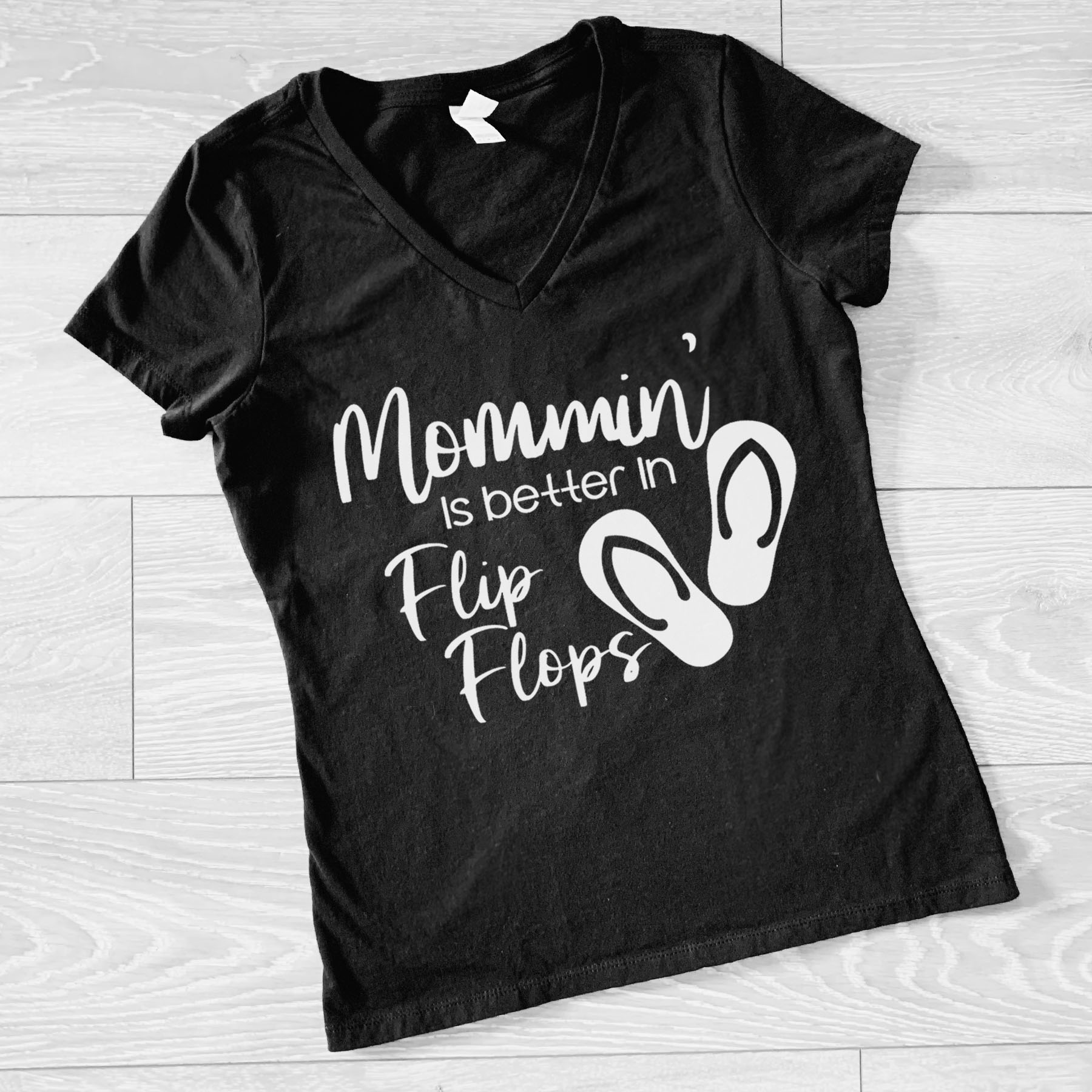 Mommin' in Flip Flops V-Neck - Image 4