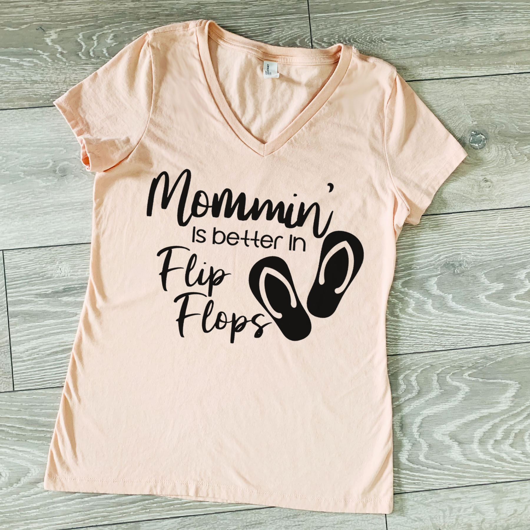 Mommin' in Flip Flops V-Neck - Image 3