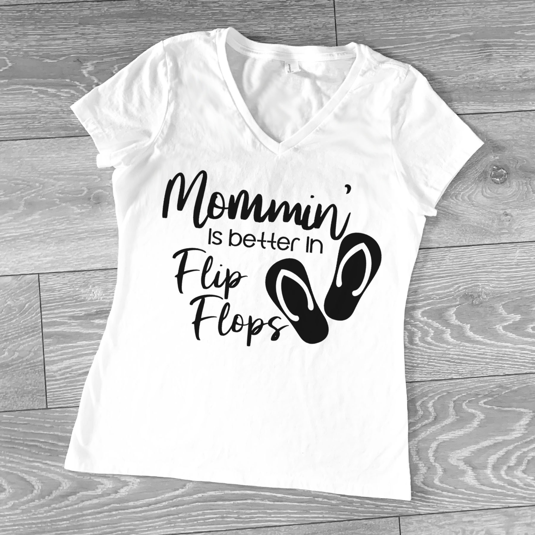 Mommin' in Flip Flops V-Neck - Image 5